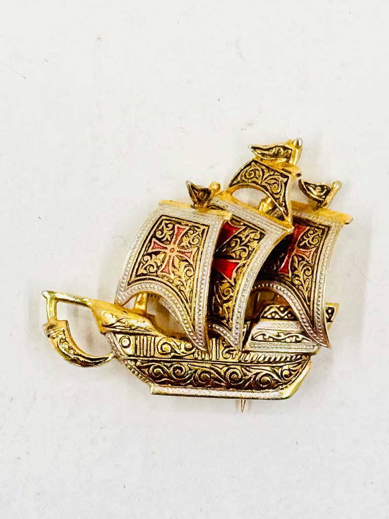 Vintage Damascene Spanish Galleon Sailing Ship Brooch Stamped Spain 1.75x1.5”